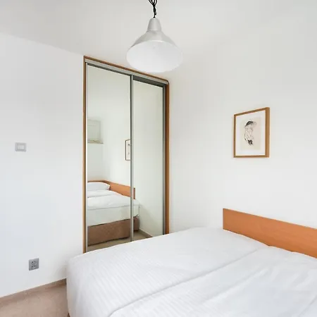 Metro Rondo Onz Yellow By Bookinghost Varsovie