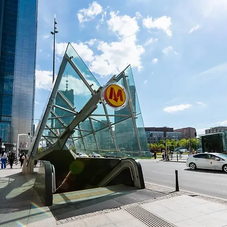 Metro Rondo Onz Yellow By Bookinghost * Warszawa