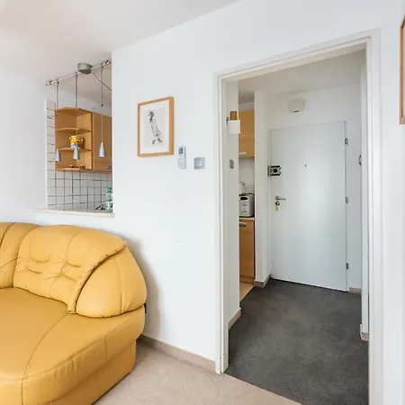 Metro Rondo Onz Yellow By Bookinghost Warszawa