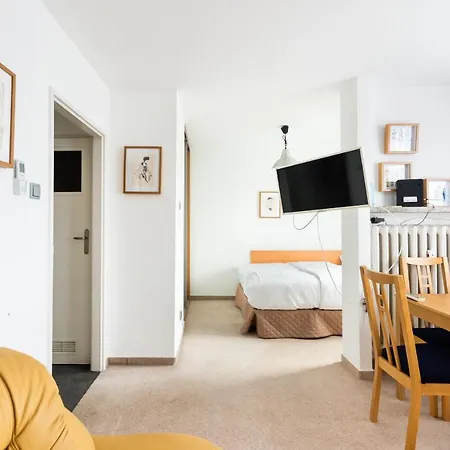 Metro Rondo Onz Yellow By Bookinghost *