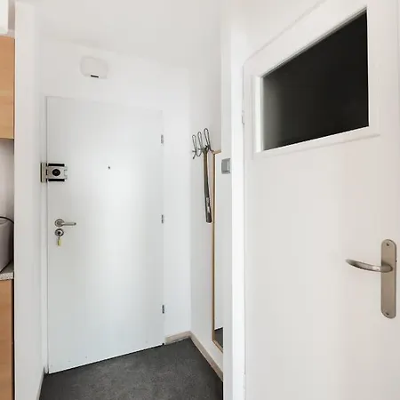 Metro Rondo Onz Yellow Appartamento Varsavia